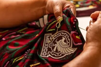 Artesanas poblanas diseñan camiseta de México para Mundial 2026