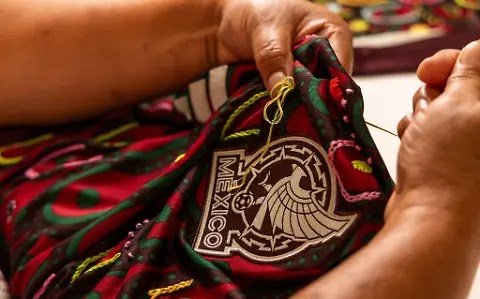 Artesanas poblanas diseñan camiseta de México para Mundial 2026