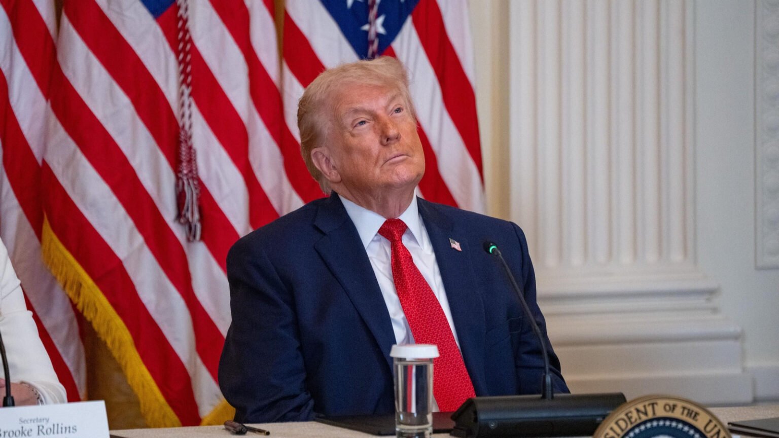 Trump amenaza con aranceles a Europa por maniobras en Groenlandia