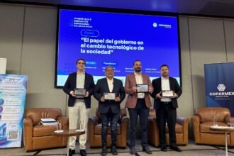 Andrés Mijes impulsa innovación tecnológica en gobiernos mexicanos