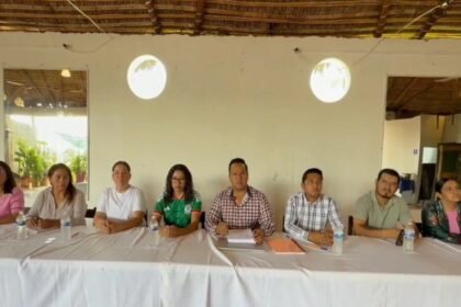 Regidores de Acatlán destituyen a secretarios y agravan crisis