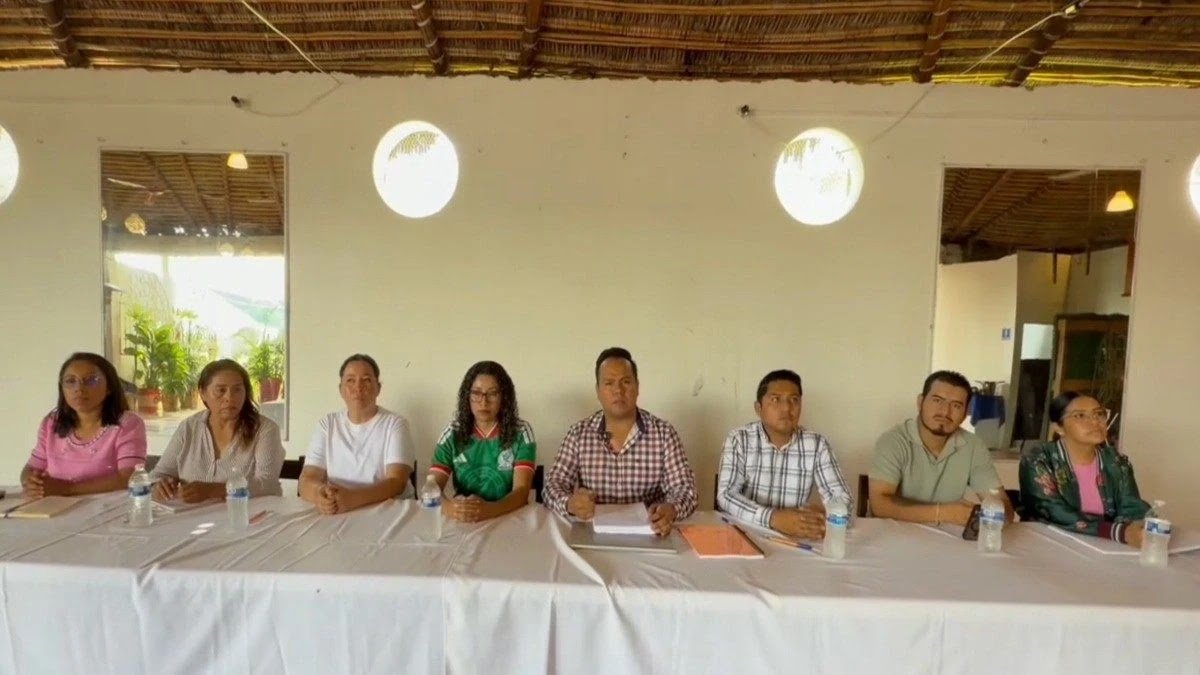 Regidores de Acatlán destituyen a secretarios y agravan crisis