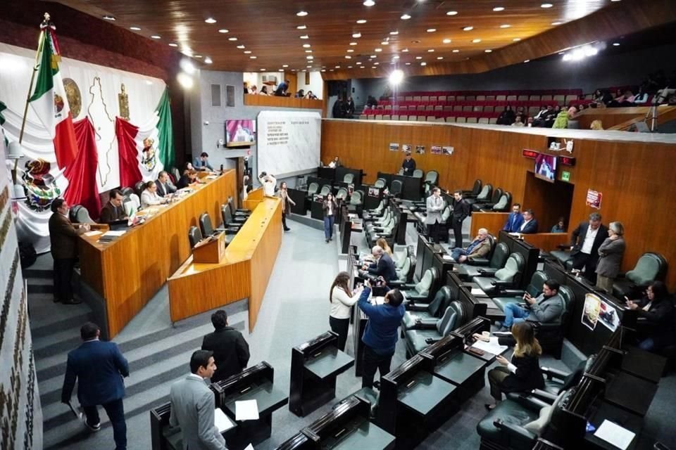 Congreso de Nuevo León debate bajar edad para gubernatura a 25