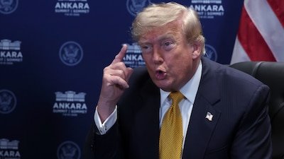 Trump propone controlar Ormuz y cobrar 20% a barcos comerciales
