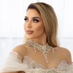 Emma Coronel debuta como modelo en Times Square y Milán