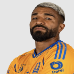 Rodrigo Aguirre, primer expulsado por la “Ley Vinícius” en Liga MX