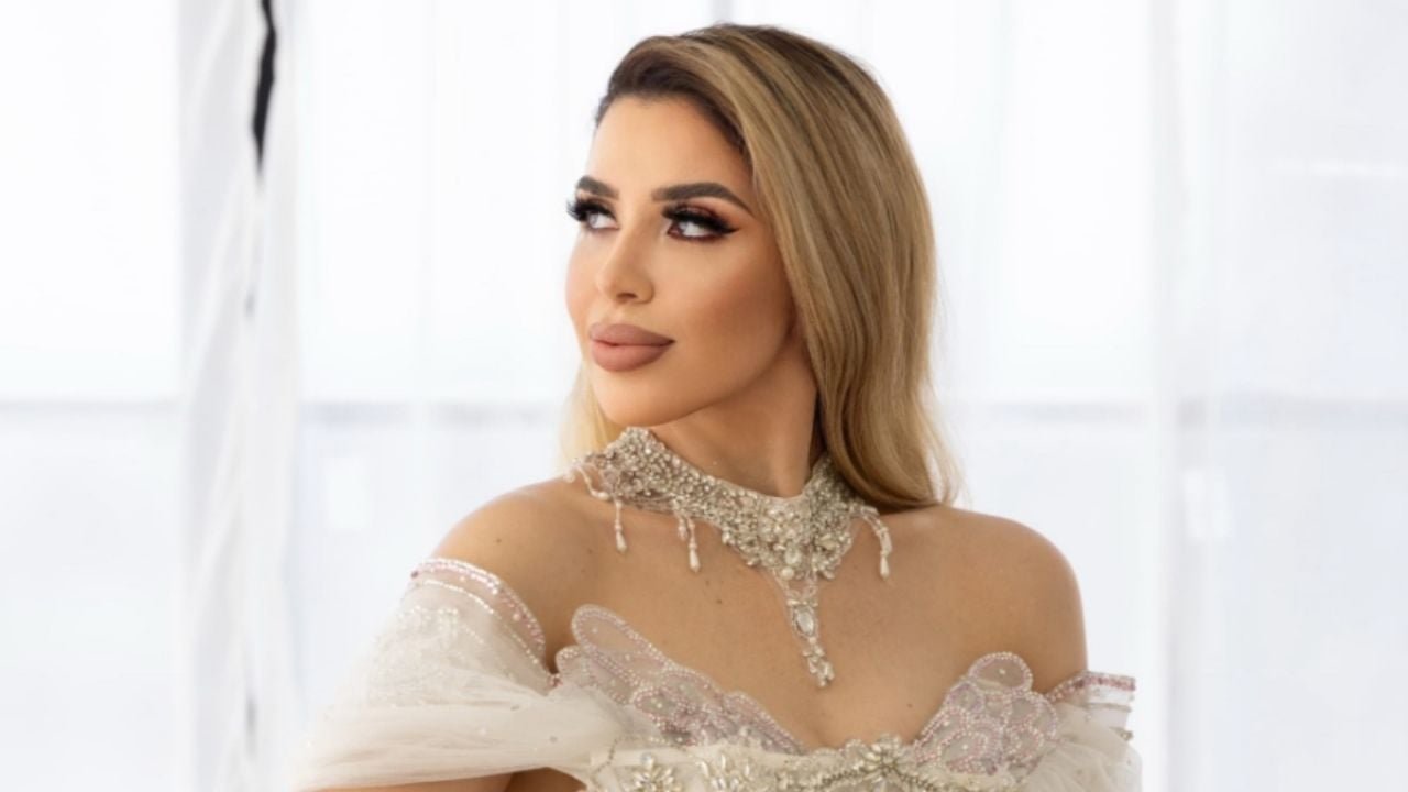 Emma Coronel debuta como modelo en Times Square y Milán