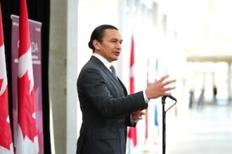 Premier de Manitoba pide firmeza comercial ante presiones de Trump
