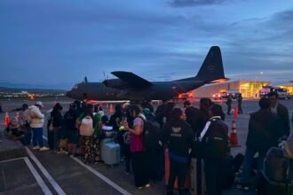 Repatrían a 36 mexicanos desde Colombia tras sismo de agosto