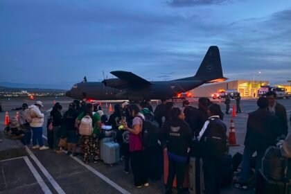 Repatrían a 36 mexicanos desde Colombia tras sismo de agosto