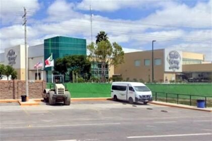 FDA investiga planta en Guanajuato por brote ligado a lechugas