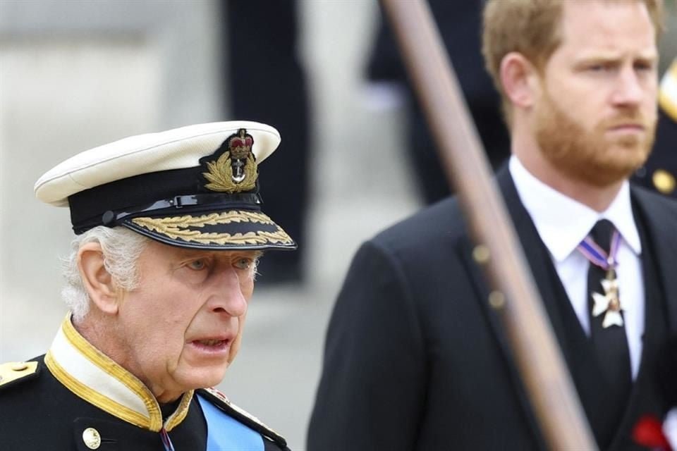 Carlos III impone restricciones a Harry y Meghan en Reino Unido