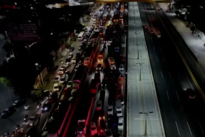 Bloquean México-Puebla tras agresión a conductor de Uber
