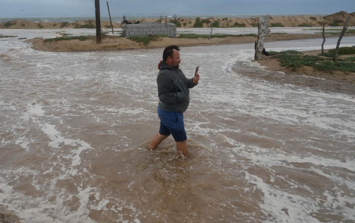 Huracán Polo genera inundaciones y alerta en noroeste de México