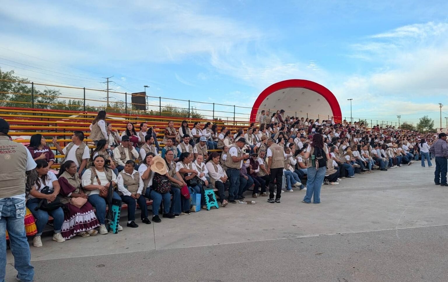 Arriban decenas de autobuses al informe de Sheinbaum en Juárez