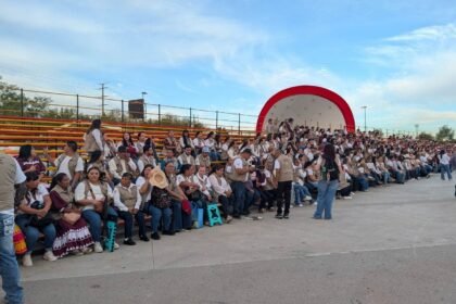 Arriban decenas de autobuses al informe de Sheinbaum en Juárez