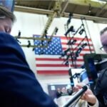 Wall Street y BMV caen tras alza inesperada de inflación en EU