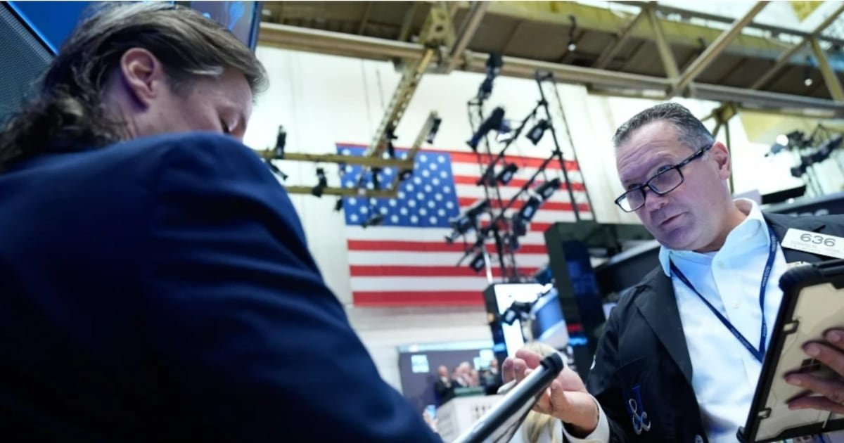 Wall Street y BMV caen tras alza inesperada de inflación en EU