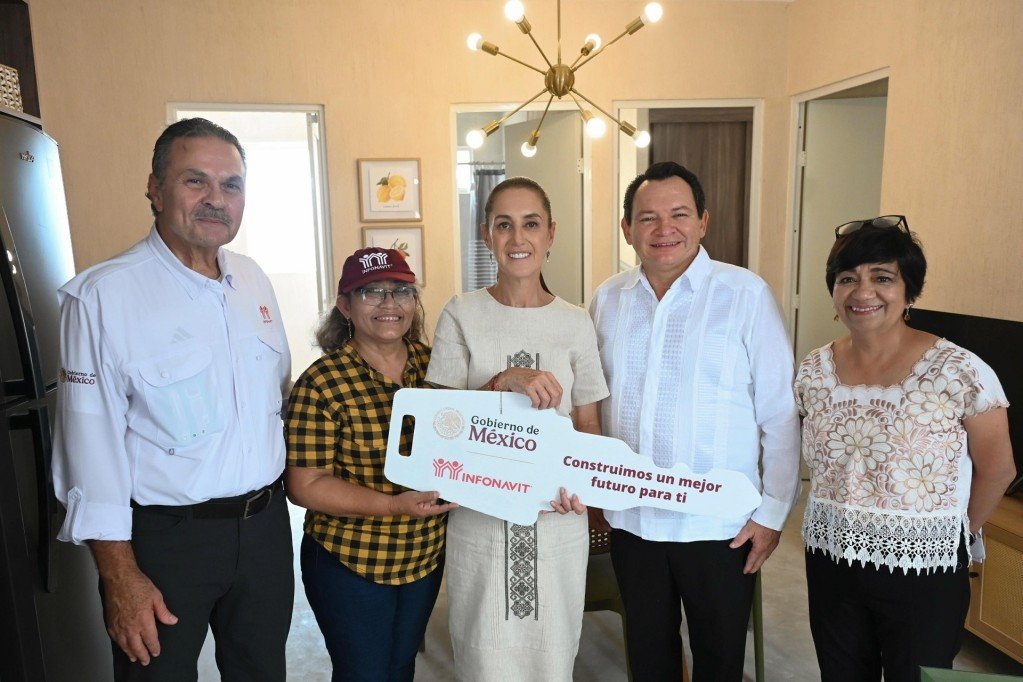 Sheinbaum entrega viviendas y liquida créditos impagables en Yucatán
