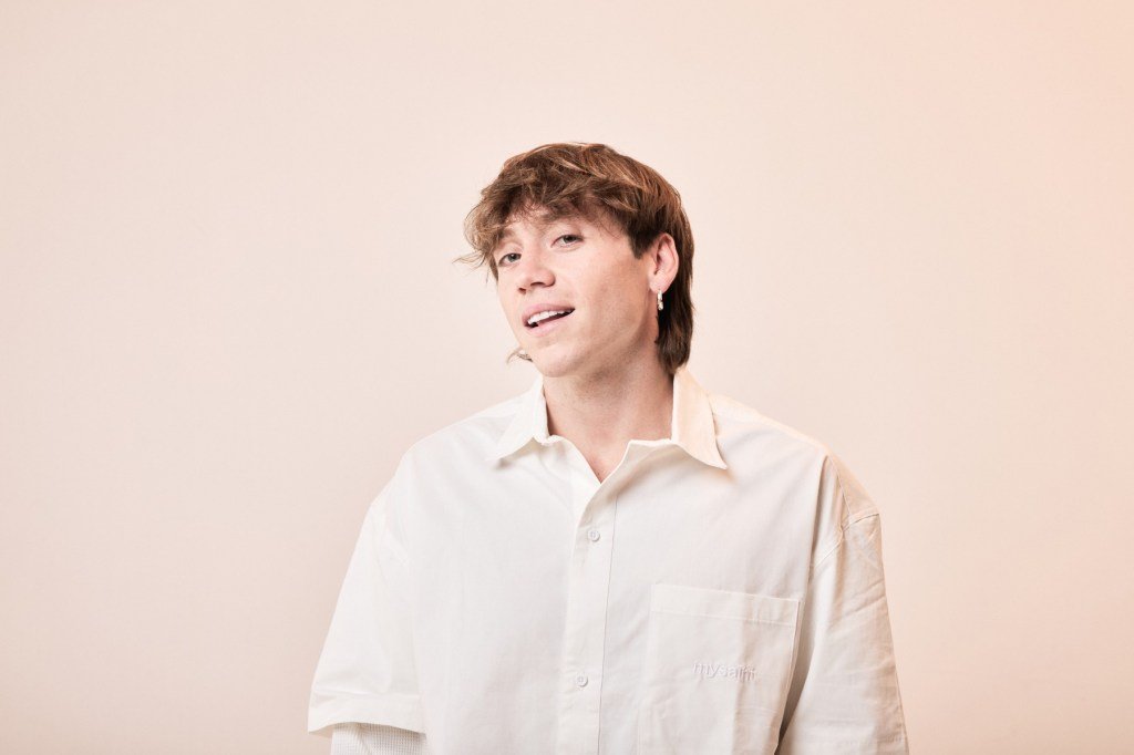 Paulo Londra lanza ‘entre CIELOS’ y anuncia regreso en Argentina