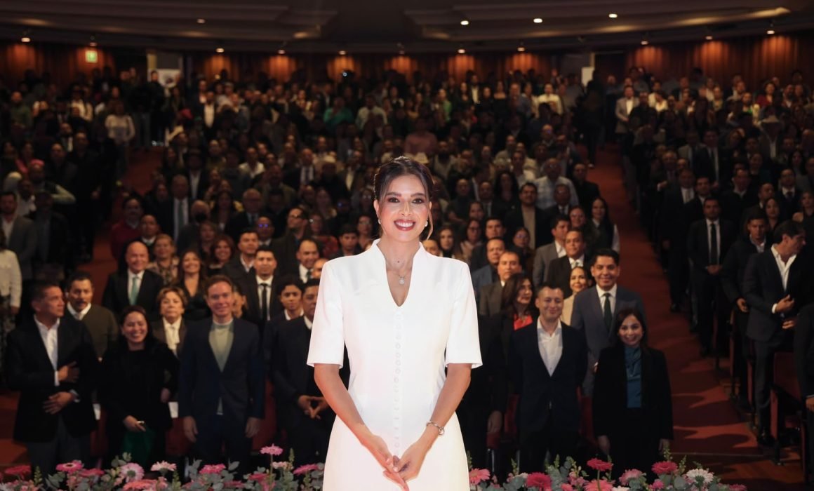 Ruth González llama a fortalecer la política femenina en SLP