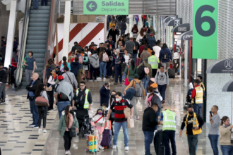 México recibe 0.5% menos turistas en agosto, ingresos suben 7%