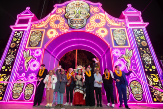 CDMX inaugura corredor lumínico de Día de Muertos en Reforma