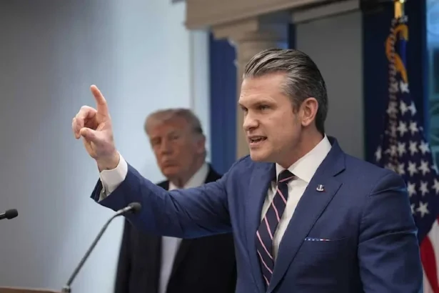Pete Hegseth, en riesgo de destitución tras elecciones 2026